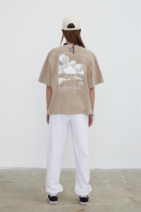 Kadın Boz Sırt Baskılı Yıkamalı Oversize T-shirt