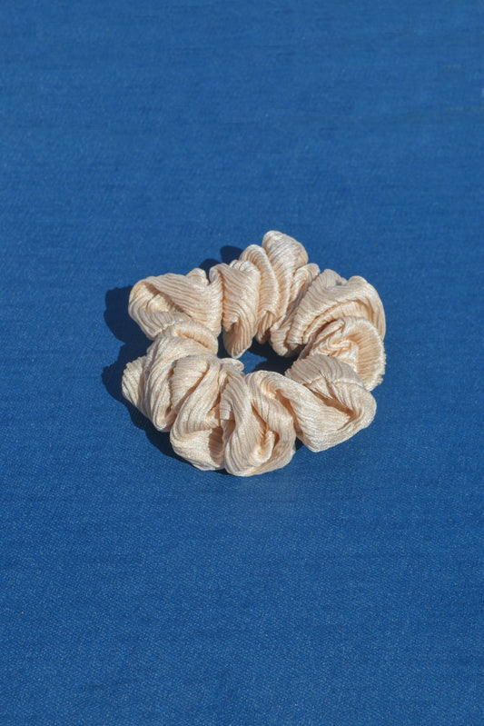 Mashmallow Flow Silk Scrunchie