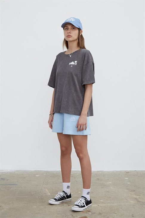 Kadın Antrasit Sırt Baskılı Yıkamalı Oversize T-shirt